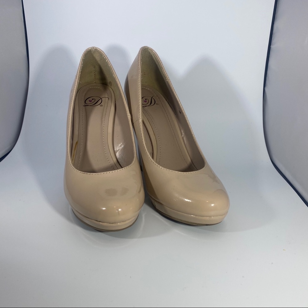 Patent leather wedges pumps